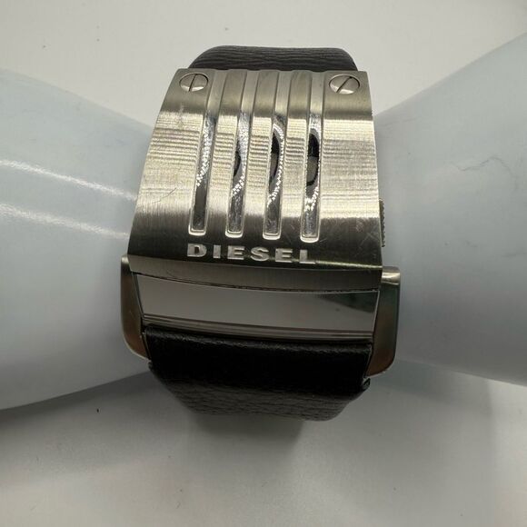 Rare Diesel Watch DZ 7079 for parts or repair has new battery not running EUC - Picture 1 of 11